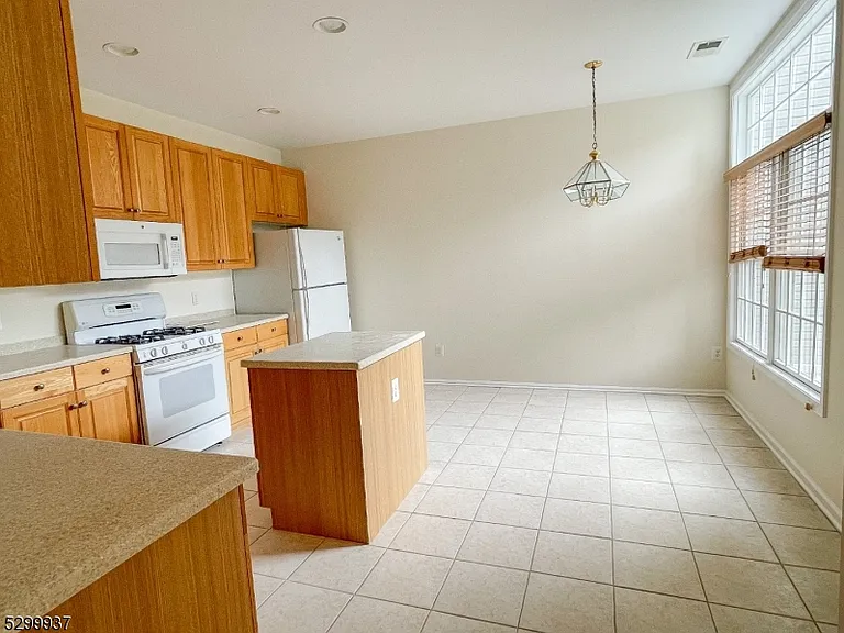 511 Kensington Ln — Photo 5