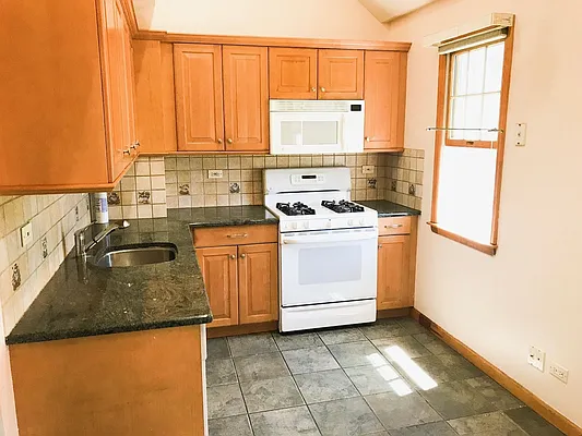 Rented by Showcase Realty | media 11