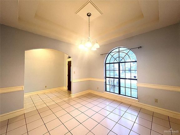 3rd image of 3917 Nightingale Ave