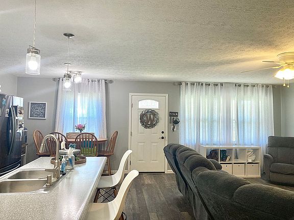 4th image of 2214 Tygart St