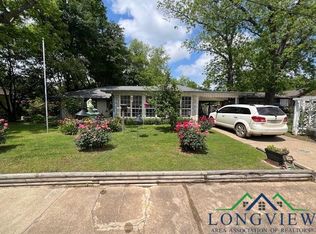 204 Maple Ave, Gladewater, TX 75647