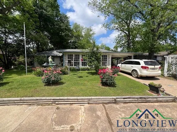 204 Maple Ave, Gladewater, TX 75647