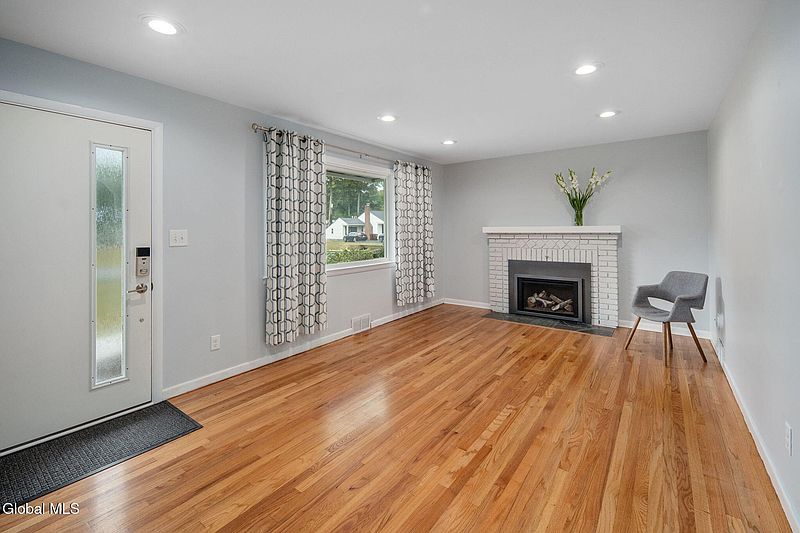 5th image of 17 Dumbarton Drive