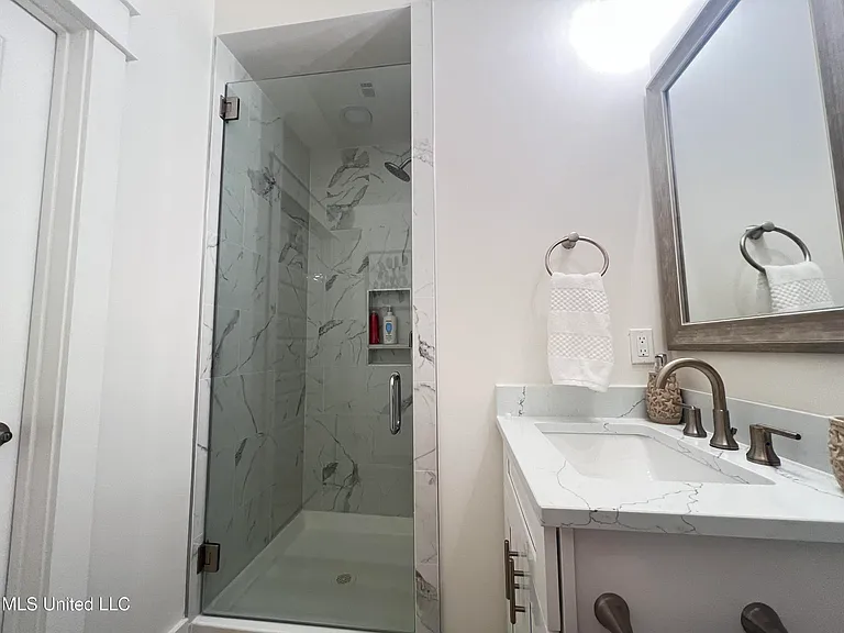 124 Court St — Photo 10