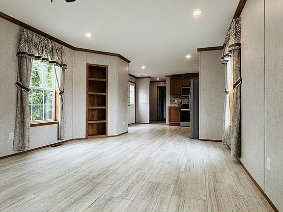3rd image of 56 Elmhurst Dr