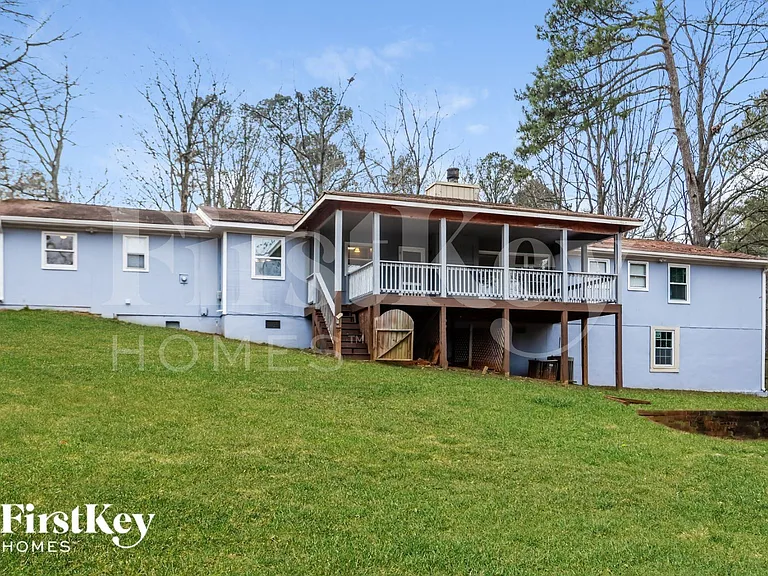 2324 Sussex Ct — Photo 15