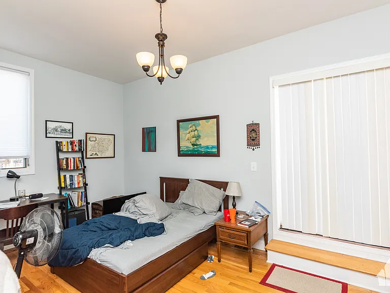 1133 W Addison St #3 — Photo 9