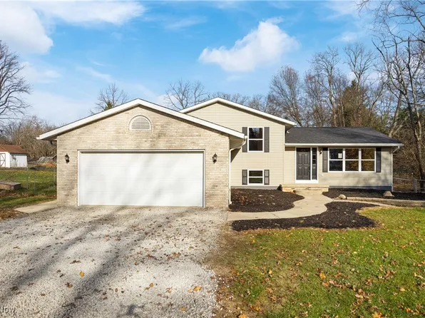 3045 Woodland Pl, Akron, OH 44312