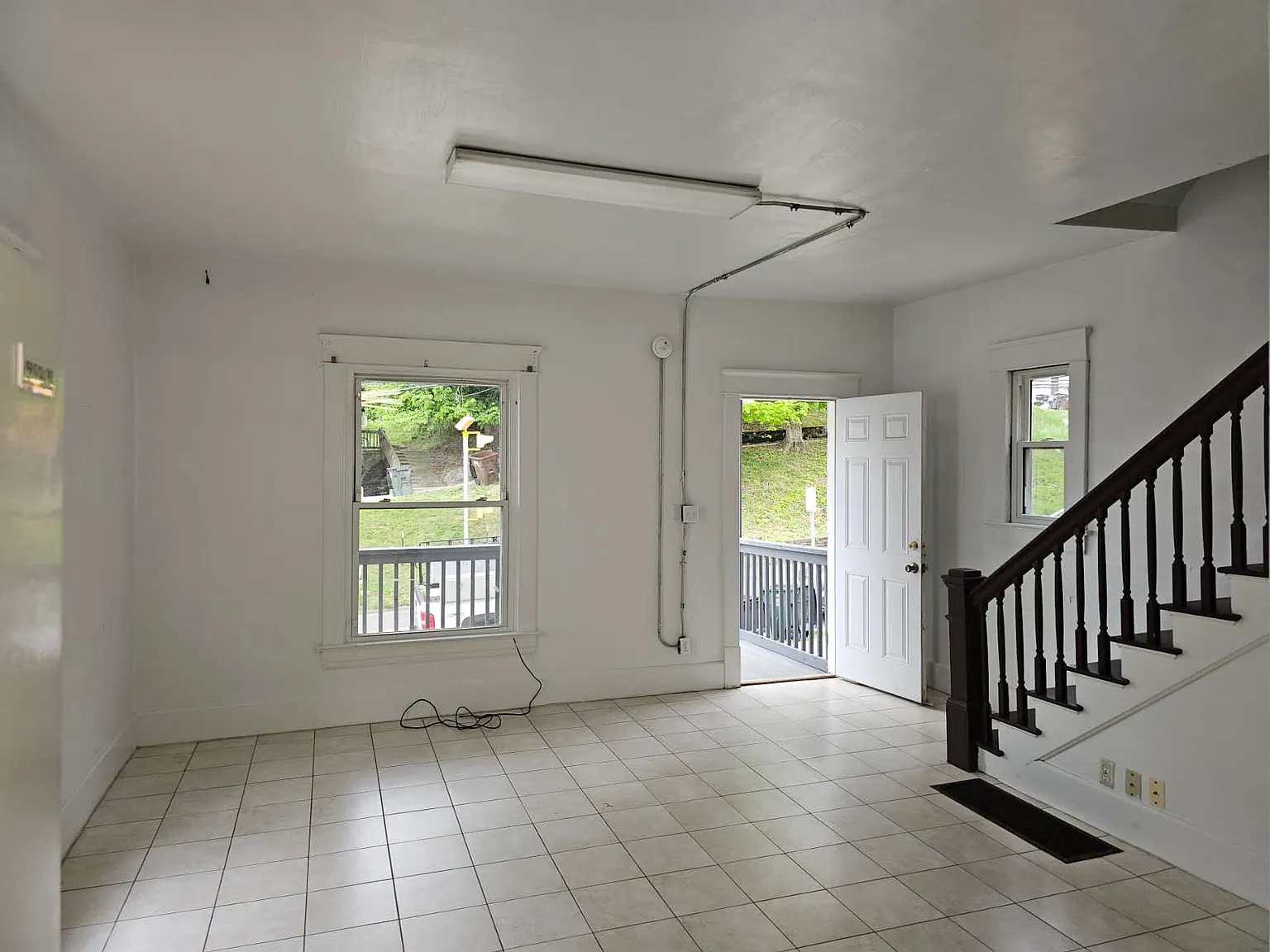 82 W State St — Photo 3