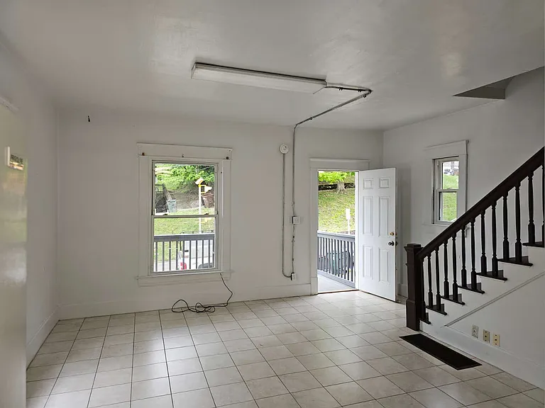 82 W State St #1 — Photo 3