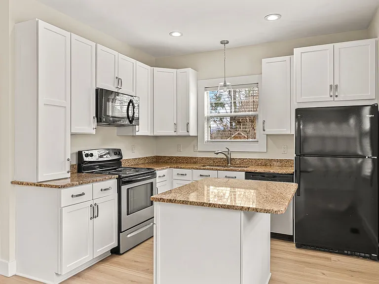 8 Thurland Ave — Photo 14