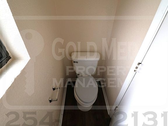 5th image of 1106 Leslie Cir APT A