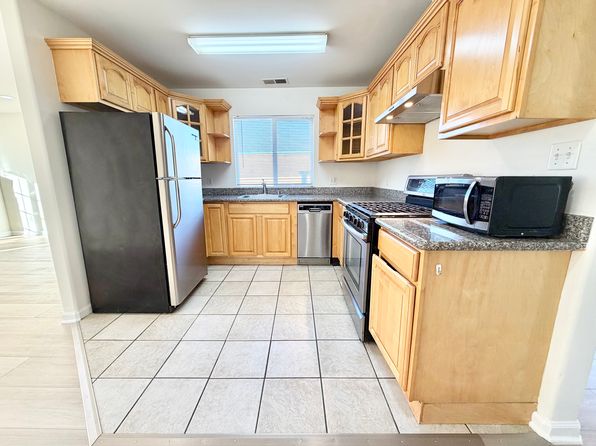 24 De Montfort Ave APT A