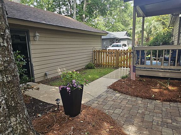 4th image of 706 Courtney Ct.