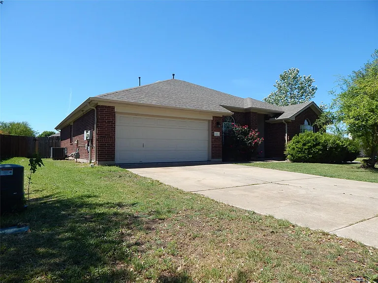 601 Abbeyglen Castle Dr — Photo 1