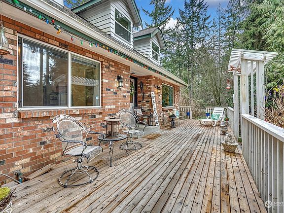 2nd image of 18909 185th Avenue NE