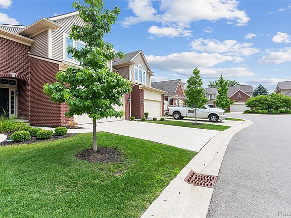 3rd image of 7512 Berry Wood Ln