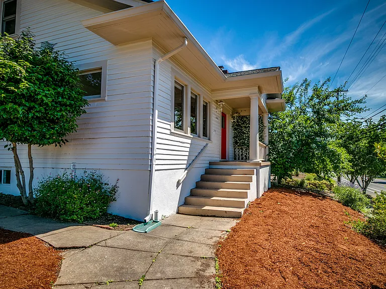 4706 SE 28th Ave — Photo 2