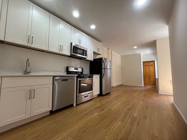 1st image of 144 W 72nd St #2D