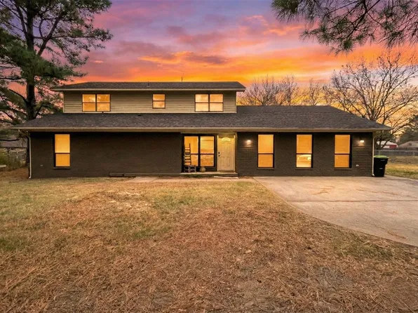 520 Adams St, Holdenville, OK 74848