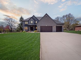 5720 Kennebunk Dr, Oakland, MI 48306