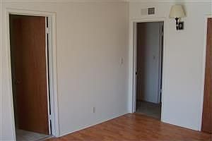 5th image of 606 S Mountain Ave