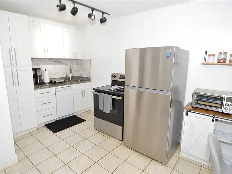 156 146th Ave E #A — Photo 11