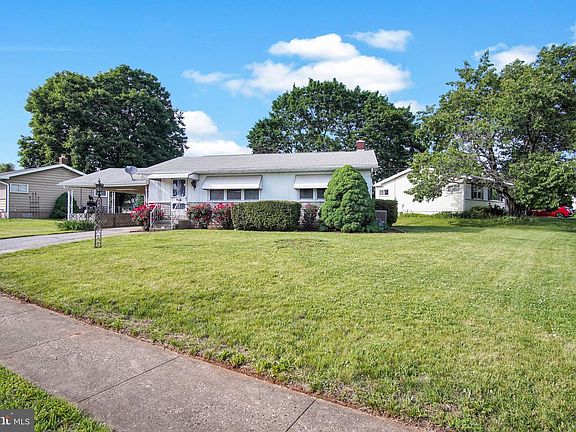 3rd image of 844 Gunnison Rd
