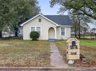 1301 Cedar St, Hearne, TX 77859