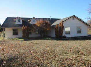 6754 Peach Ln, Redding, CA 96002