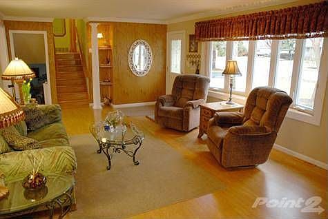Formal Living Rm W/Bay Window