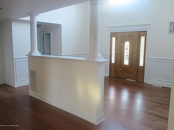 4th image of 104 Melrose Pl