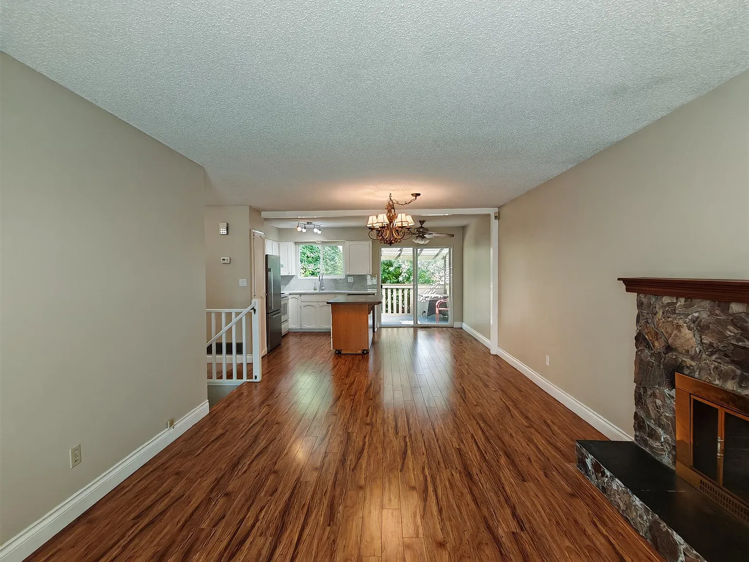 5 bed, 2000 sqft, $3,600 — Photo 4