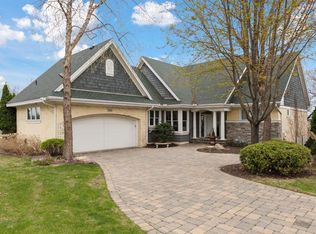 1360 Skyline Dr, Golden Valley, MN 55422