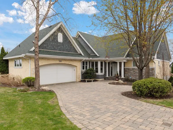 1360 Skyline Dr, Golden Valley, MN 55422