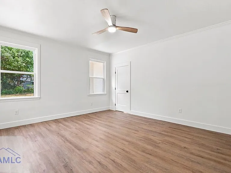 762 E Bay St — Photo 30