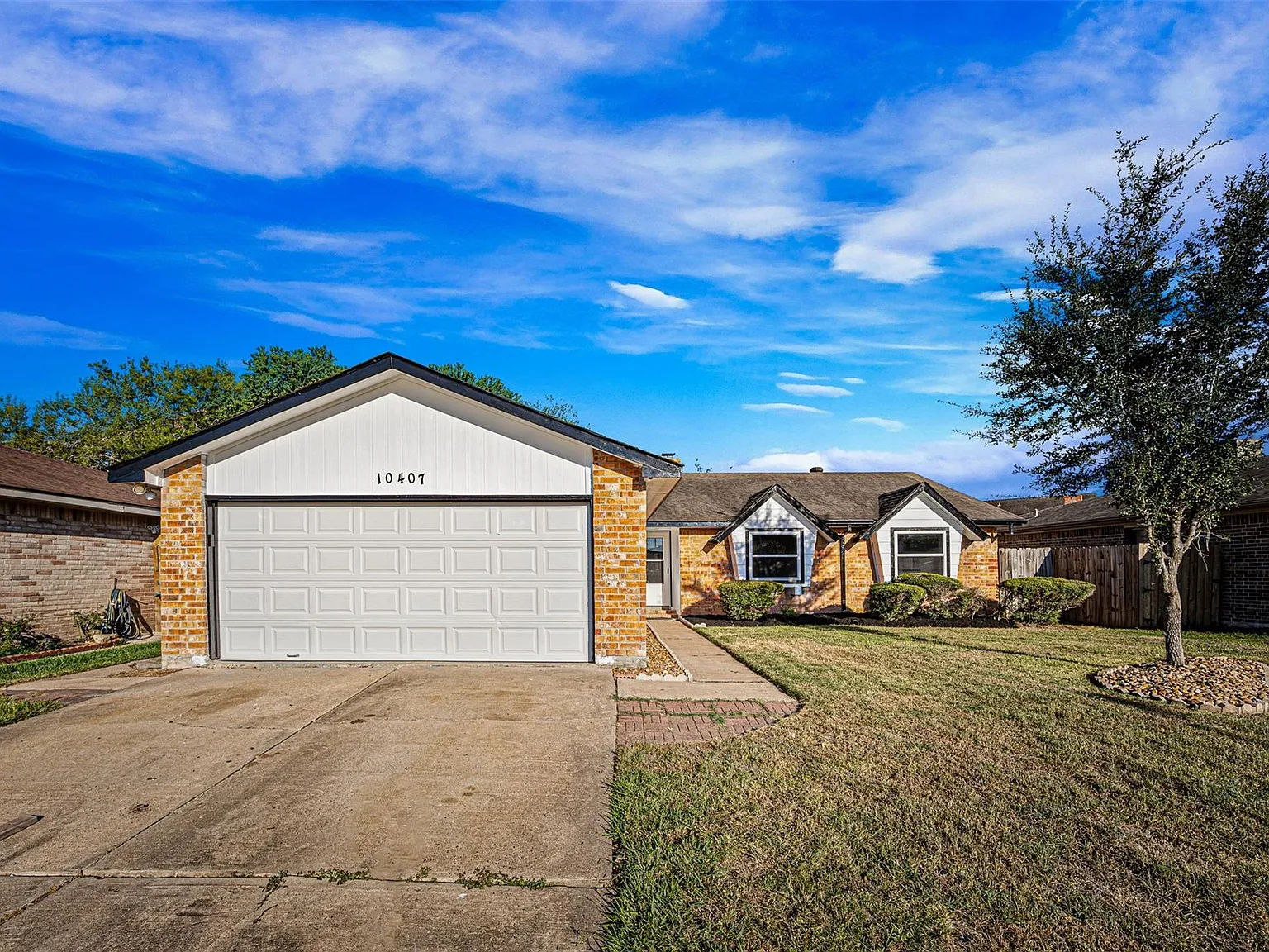 3 bed, 2.0 bath, 1488 sqft, $1,950 — Photo 2