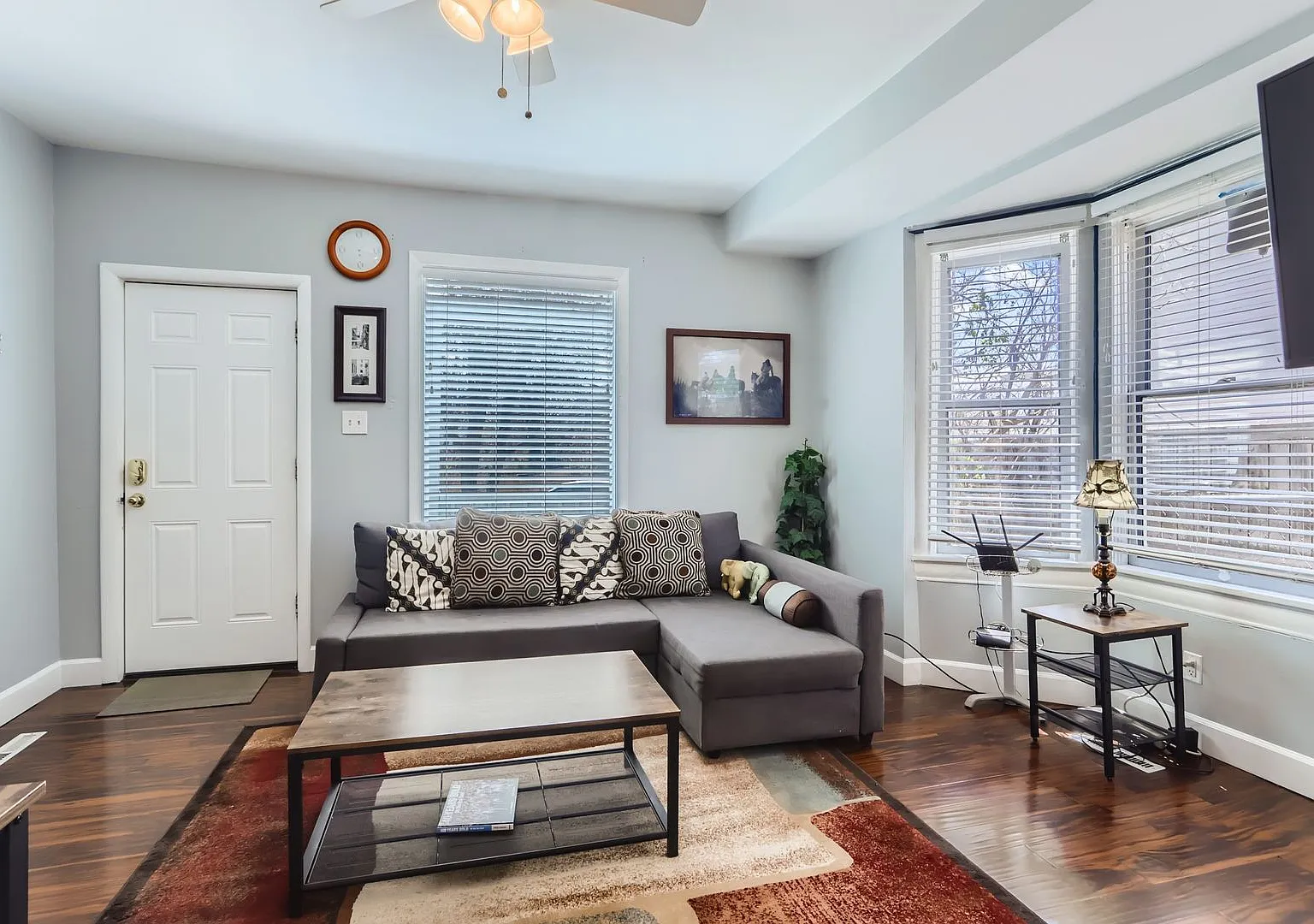 Downtown Tranquility: 2BDR Escape in Lafayette — Photo 1