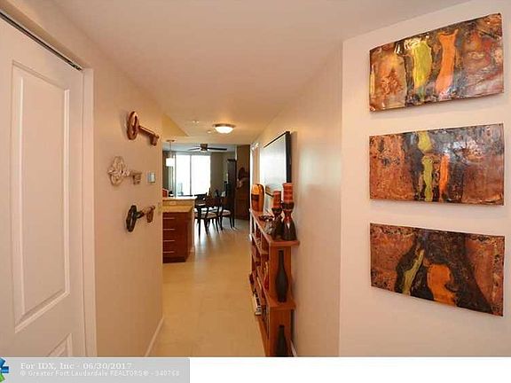 2nd image of 401 SW 4th Ave APT 404