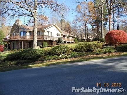 8 N Classic Ct
						:
						Lot is approximately 30,000 sq. ft; has wrap around deck;