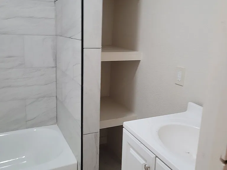 926 6th St #2 — Photo 8