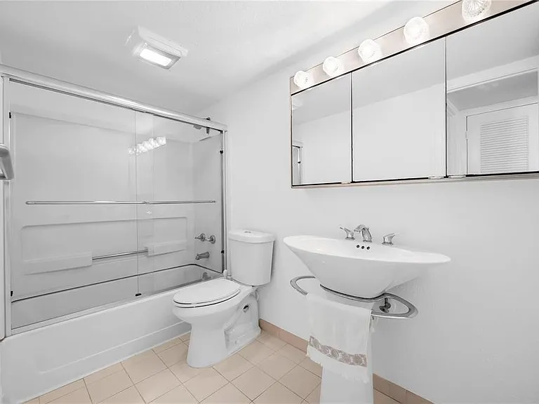 4800 Bayview Dr #306 — Photo 17