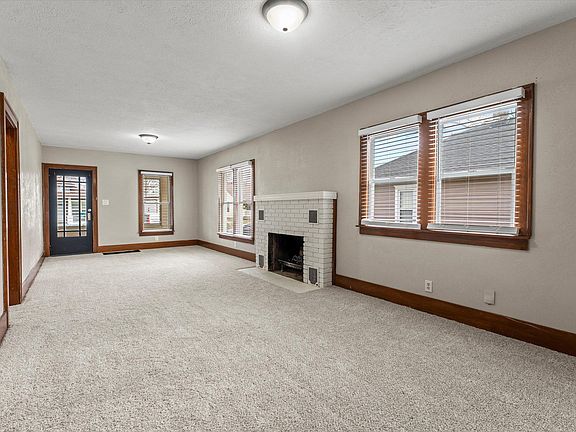 5th image of 131 Monmoor Ave