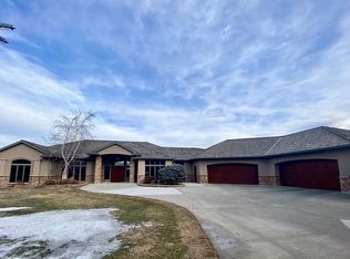 41290 Rock Creek Dr, Mitchell, SD 57301