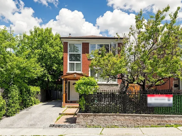 263 Oak Park Ave, Toronto, ON M4C 4N4