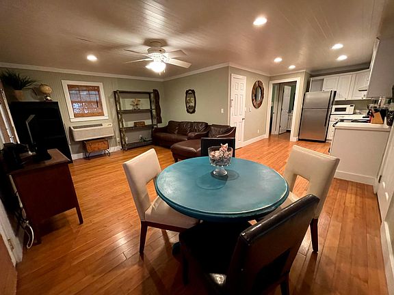 4th image of 15 S Lake Dr Unit A