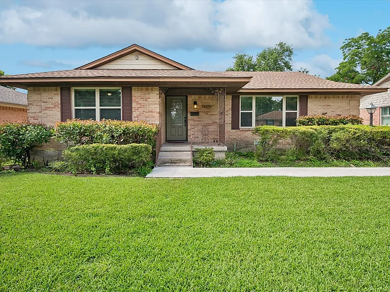 10626 Longmeadow Dr — Photo 1