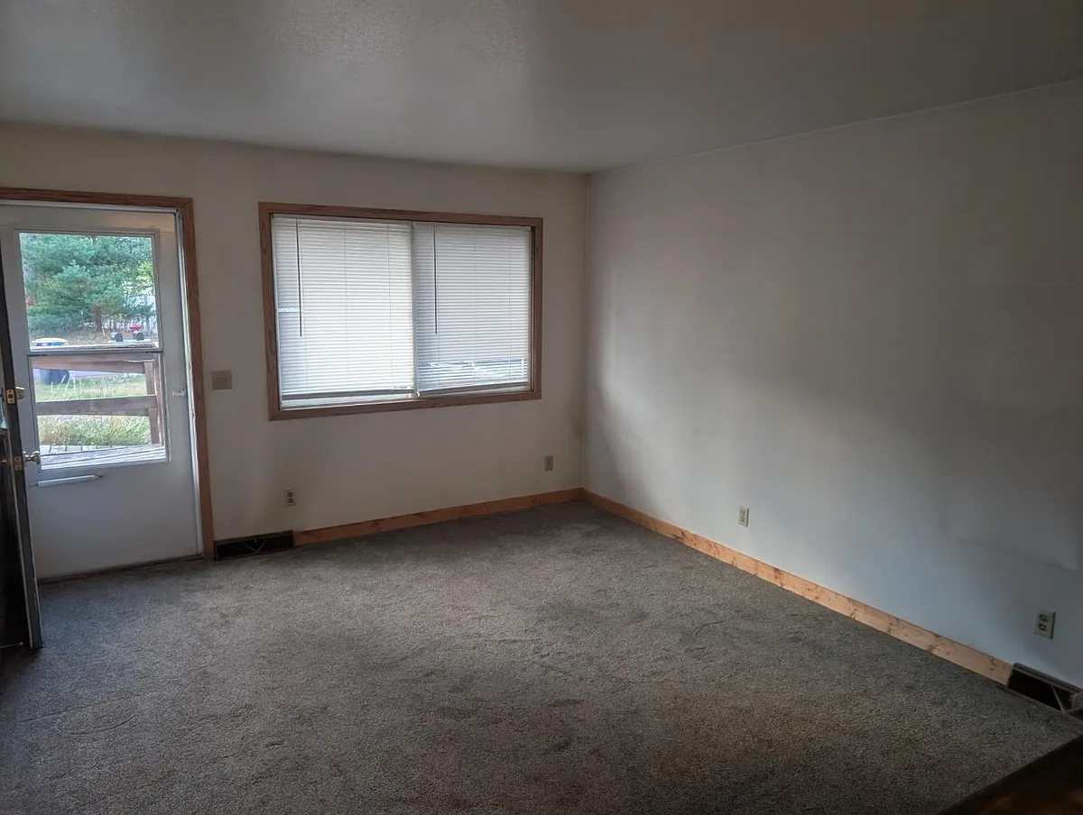 Unit Photo - 10596 Glenwood #2