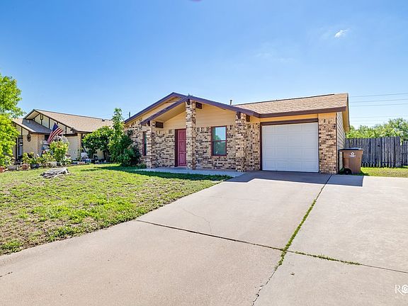 3rd image of 1417 Gregory Dr