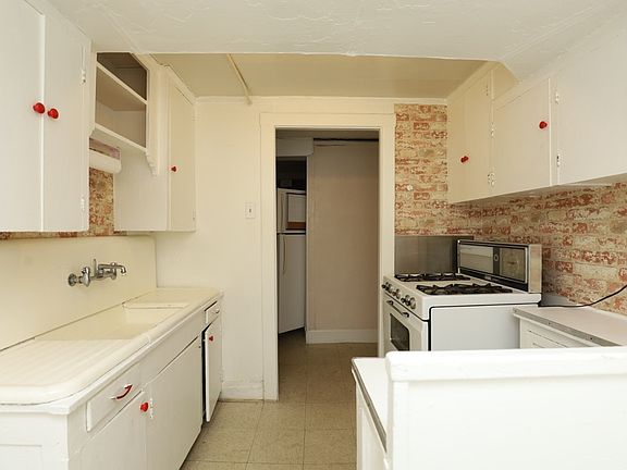 5th image of 4437 N Rockwell St #H